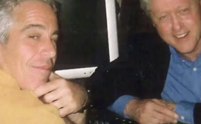 ▲爱泼斯坦（左）和克林顿（右）