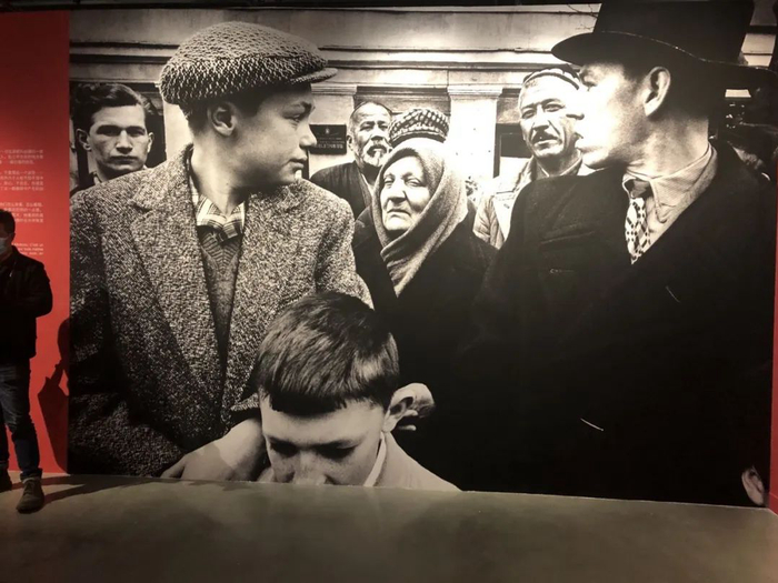 威廉·克莱因签名式风格的广角照片