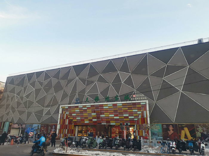 图/frank经常看货的天雅珠宝城；来源/字母榜拍摄