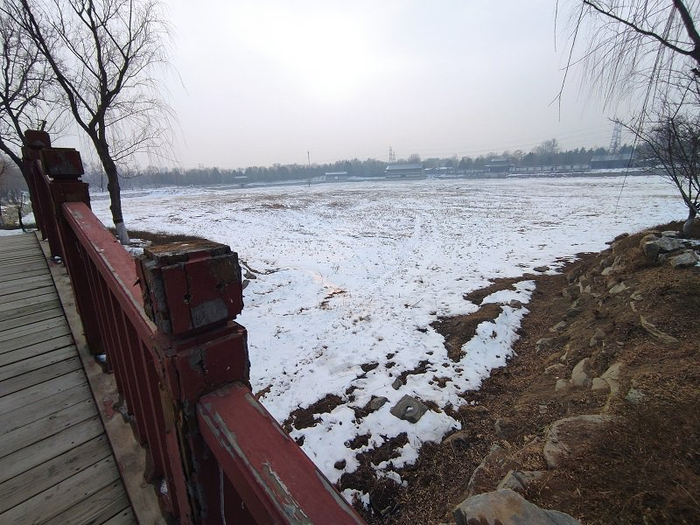 团河行宫湖面很大,可惜无水团河村人张大爷回忆:"这儿很早以前就是一