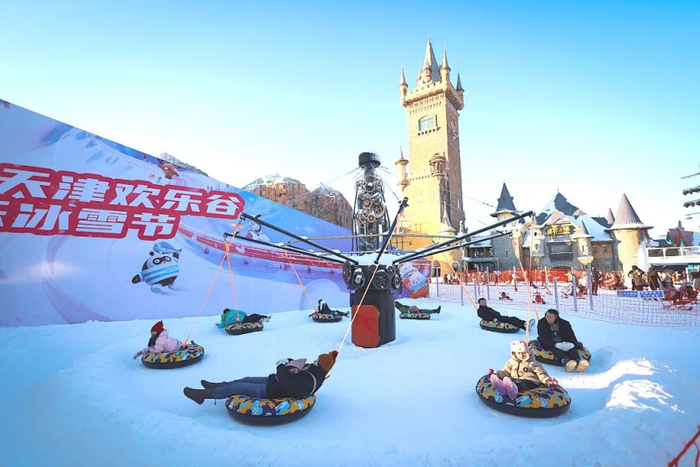 雪地转转（图片来源：“天津欢乐谷”微信公众号）