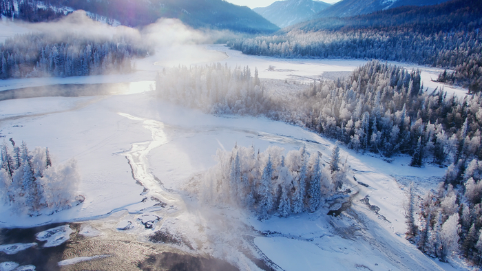 图为冬日的新疆阿勒泰地区布尔津县喀纳斯湖神仙湾景色。张真源摄