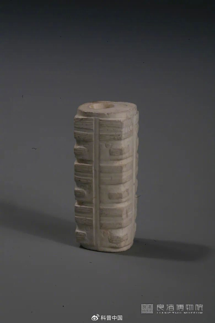 良渚文化玉琮式管。图源：石峁博物馆