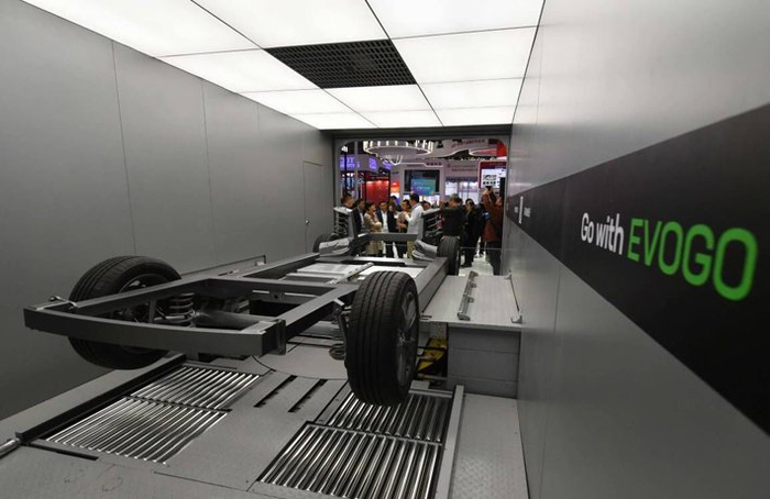 中国国际供应链促进博览会上的宁德时代展台 视觉中国图