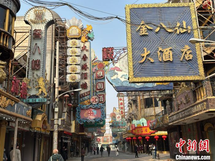 2024年1月6日，中新社记者探访电视剧《繁花》拍摄地——车墩影视基地。　中新社记者 康玉湛 摄