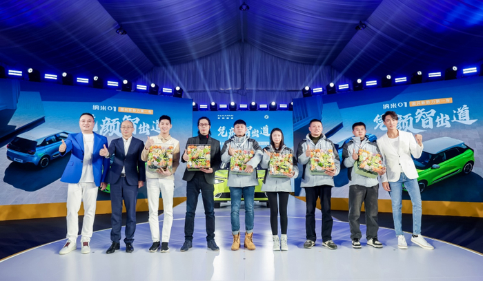 东风纳米01百城交付仪式在武汉举行。 东风纳米供图 华龙网发