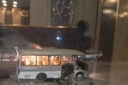 阿富汗喀布尔一小型客车遭袭并发生爆炸 致2人死亡