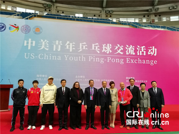 出席活动的各界嘉宾合影