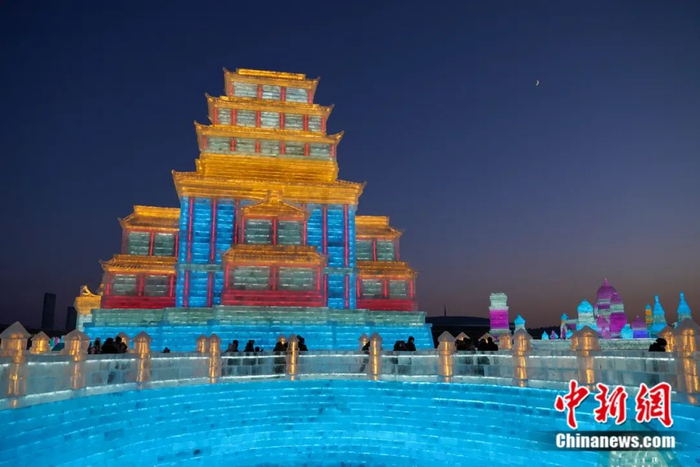 　　哈尔滨冰雪大世界。 赵宇航 摄