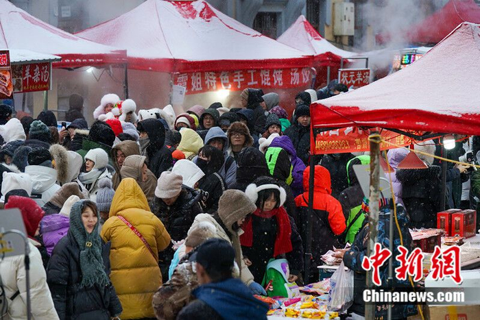 　　哈尔滨红专街早市。赵宇航 摄