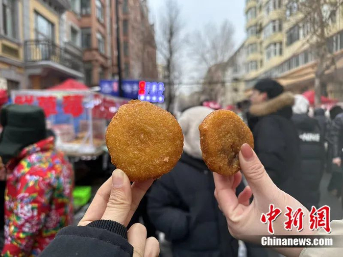 　　油炸糕。刘锡菊 摄