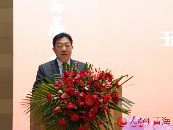 玉树州委副书记才旦周致辞.人民网记者 杨启红摄