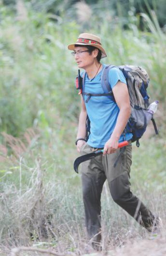 施镇宇在徒步。受访者供图