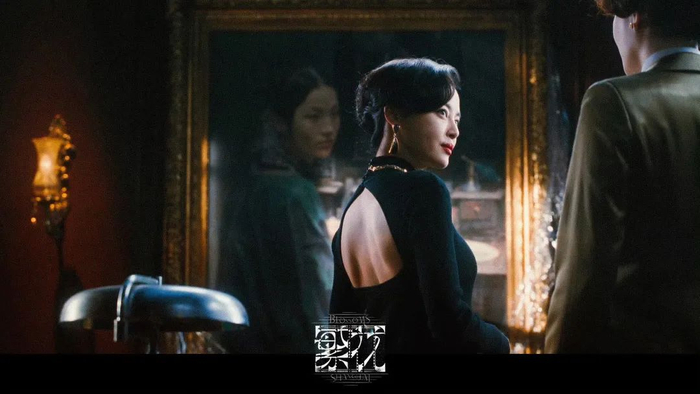 ▲李李眼神凌厉。