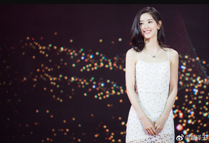 图据章泽天微博