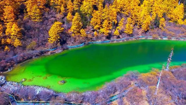 稻城亚丁秋色（省政府新闻办供图）