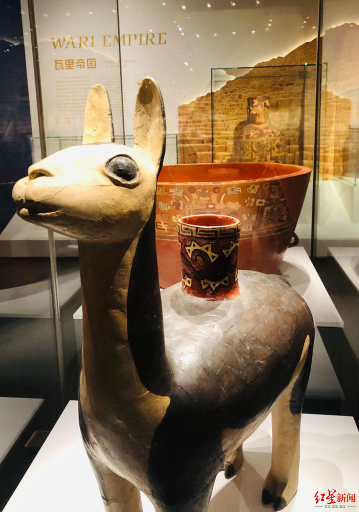 造型可爱的大羊驼彩陶器