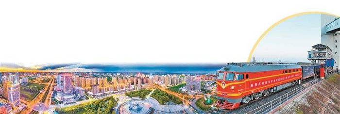 左图：经济高速发展的榆林。 延杨红摄 右图：榆林经开区首列“电煤保供”公转铁集装箱成功发运。 马腾摄
