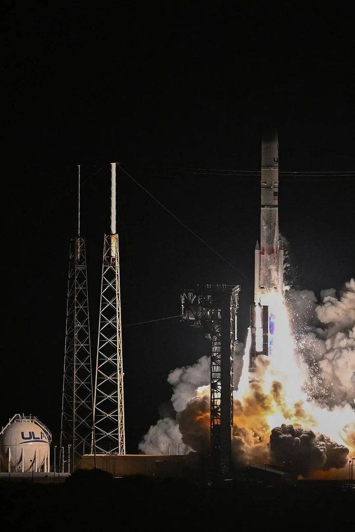 ▲“火神半人马座”搭载月球着陆器于当地时间1月8日凌晨2时18分在美国佛罗里达州发射升空。（法新社）