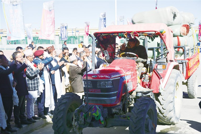 里孜口岸进出口货物。图由仲巴县提供