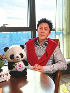 蔡国庆接受华西都市报、封面新闻记者专访。吴德玉摄