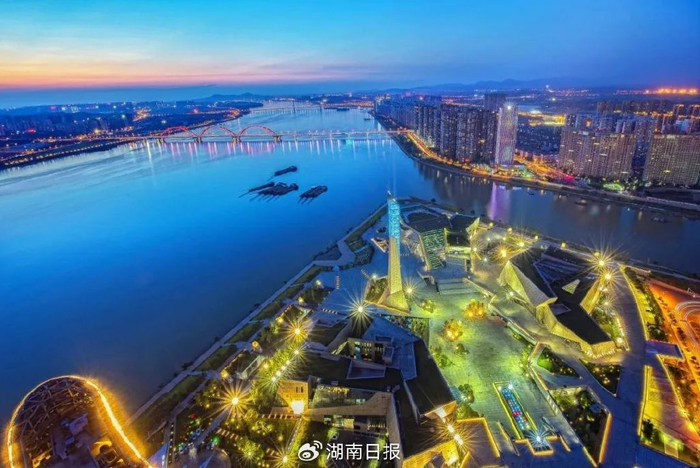 黄昏时的长沙滨江文化园三馆一厅。湖南日报全媒体记者 唐俊 摄