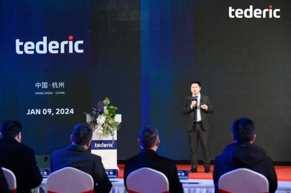 ▲泰瑞压铸机事业部总经理 张鸿鹏