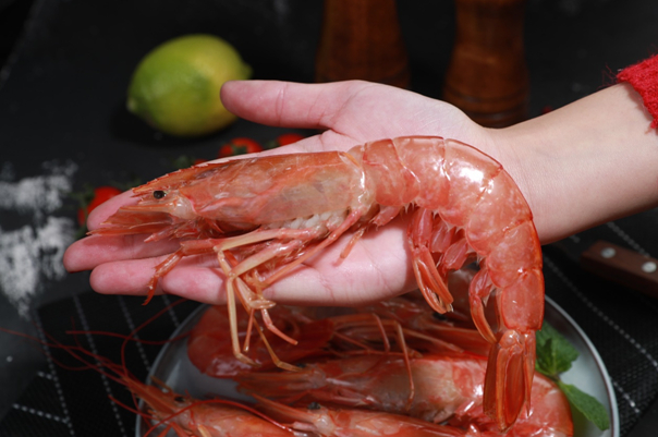 在店铺畅销的阿根廷红虾 受访者供图