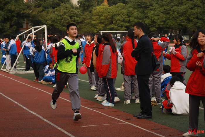 ▲陈科参加学校运动会