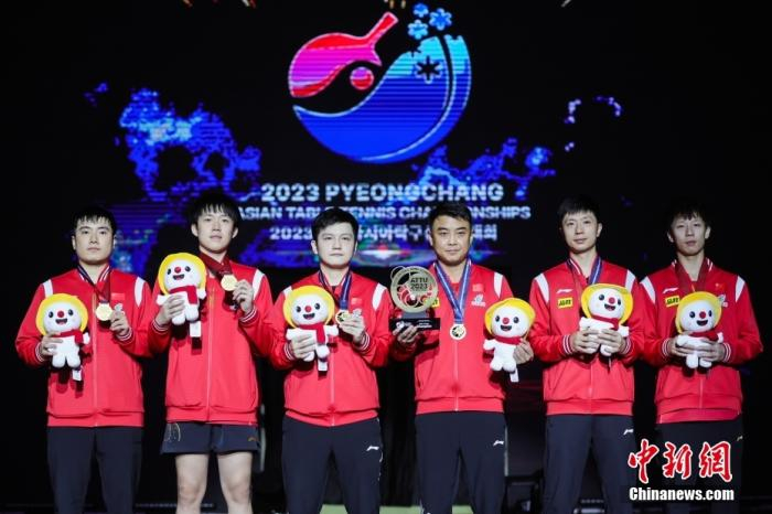  国乒男队获得2023平昌亚锦赛男团冠军，并获得巴黎奥运会男团比赛入场券。图片来源：视觉中国
