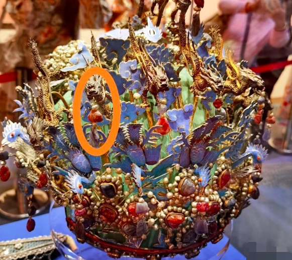 “明定之典——定陵文物再聚首展”，龙口中的宝石还在