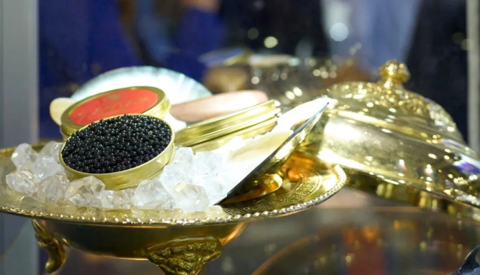 全球水产品博览会上拍摄的鱼子酱 图片来源：孟鼎博摄（新华社）