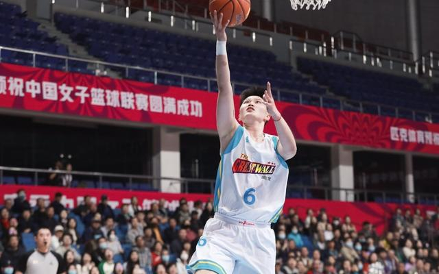 唐毓去年随中国女篮夺得亚洲杯冠军。  图/北京首钢篮球俱乐部