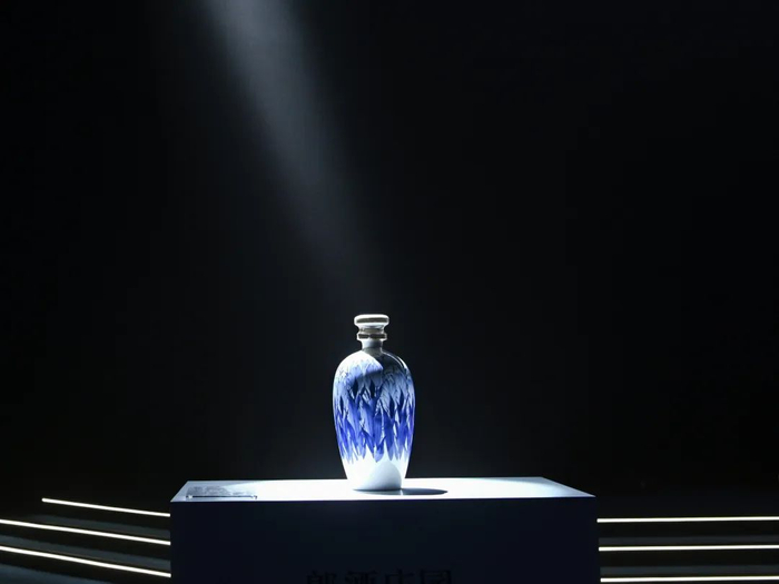 △郎酒庄园大师手作酒·郁金雍容青花瓷空谷瓶