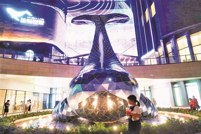 光明蓝鲸世界。