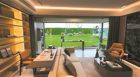 国贸云上建筑面积约123平方米的样板间空间较开阔