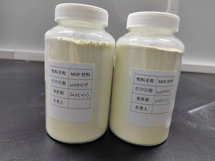 图为蓝廷公司生产的MOF材料