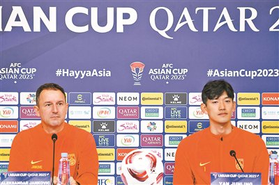 扬科维奇与颜骏凌出席赛前发布会