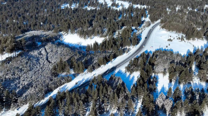 2023年12月19日在内蒙古呼伦贝尔市鄂温克族自治旗拍摄的大兴安岭风光（无人机照片）。新华社记者贝赫摄