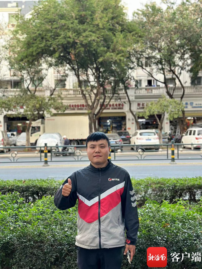 顺丰同城配送员周冬冬。记者 胡丽齐 摄