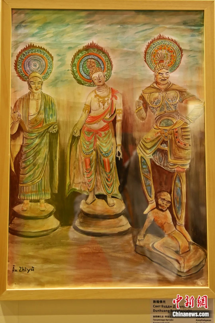 阿塞拜疆小朋友的绘画作品《敦煌佛光》亮相“艺汇丝路——丝路童心”上合组织国家儿童画展。李亚龙 摄