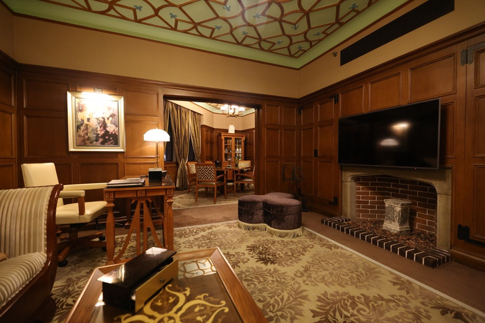 （和平饭店内的欧式套房）