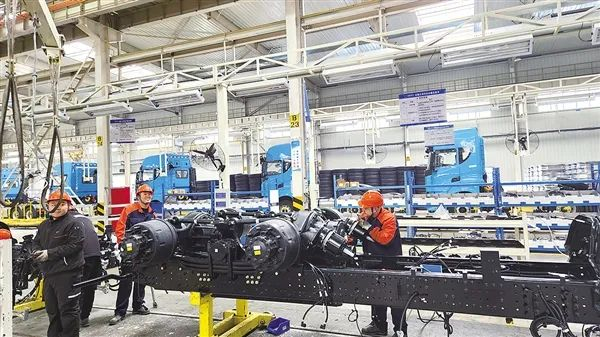 吉利甲醇重卡生产线　