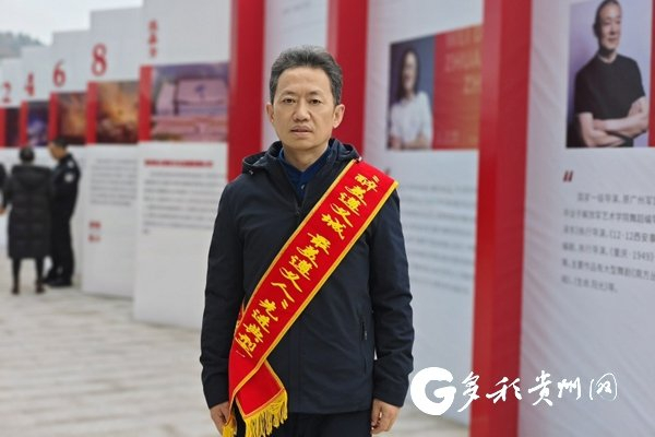 李东接受记者采访