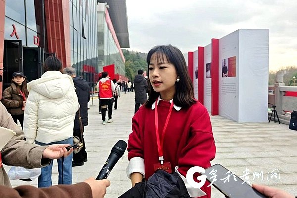 张蕾蕾接受记者采访