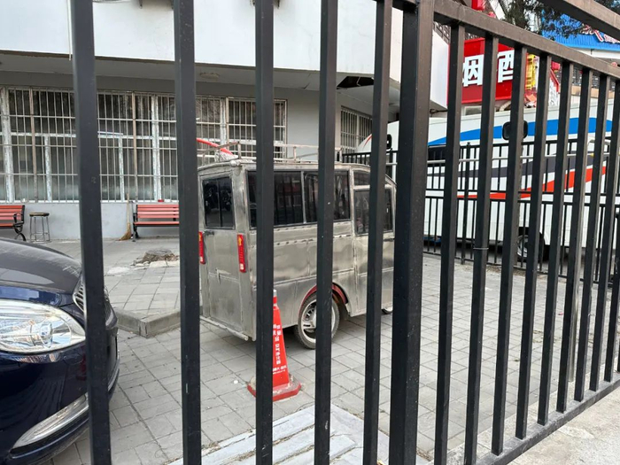 北京某小区，一并未被收缴的违规三轮车 于天昊摄