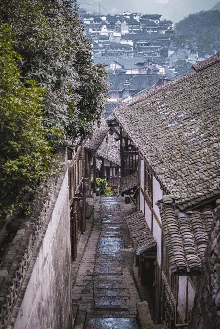|遵义仁怀的茅台镇老街  图源/视觉中国