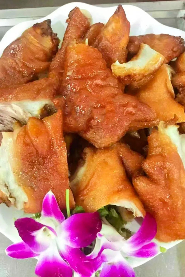 黄金搭配：卷粉+猪红汤+卤香猪脚