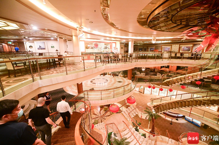 　　“梦想号”邮轮一角。记者 沙晓峰 摄