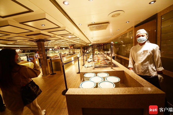 　　“梦想号”邮轮的餐厅。记者 沙晓峰 摄